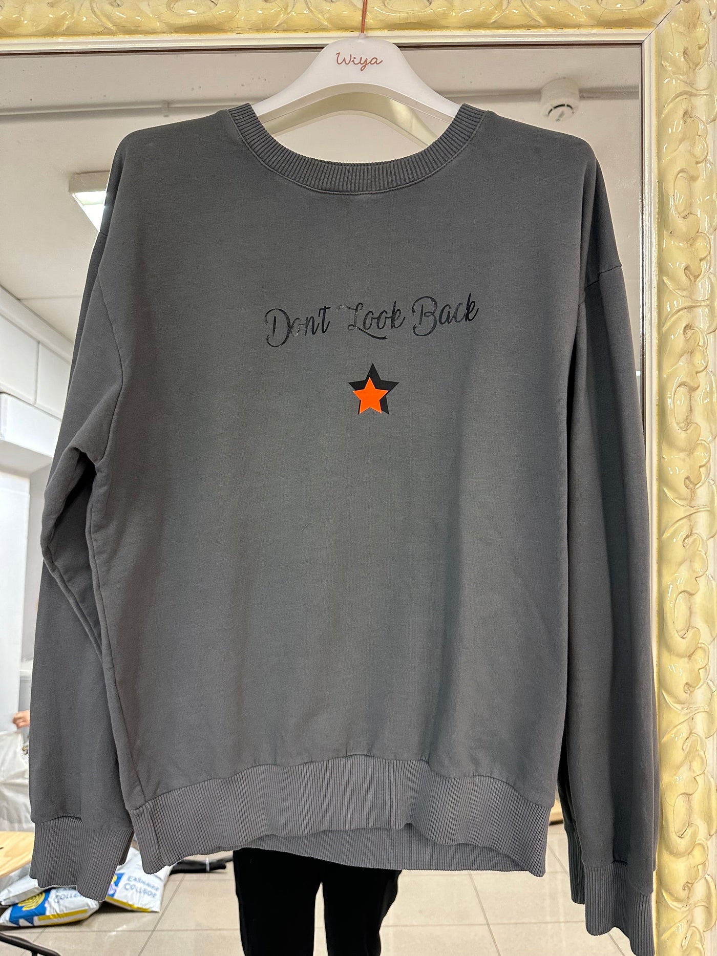 Sudadera gris “dont look back”