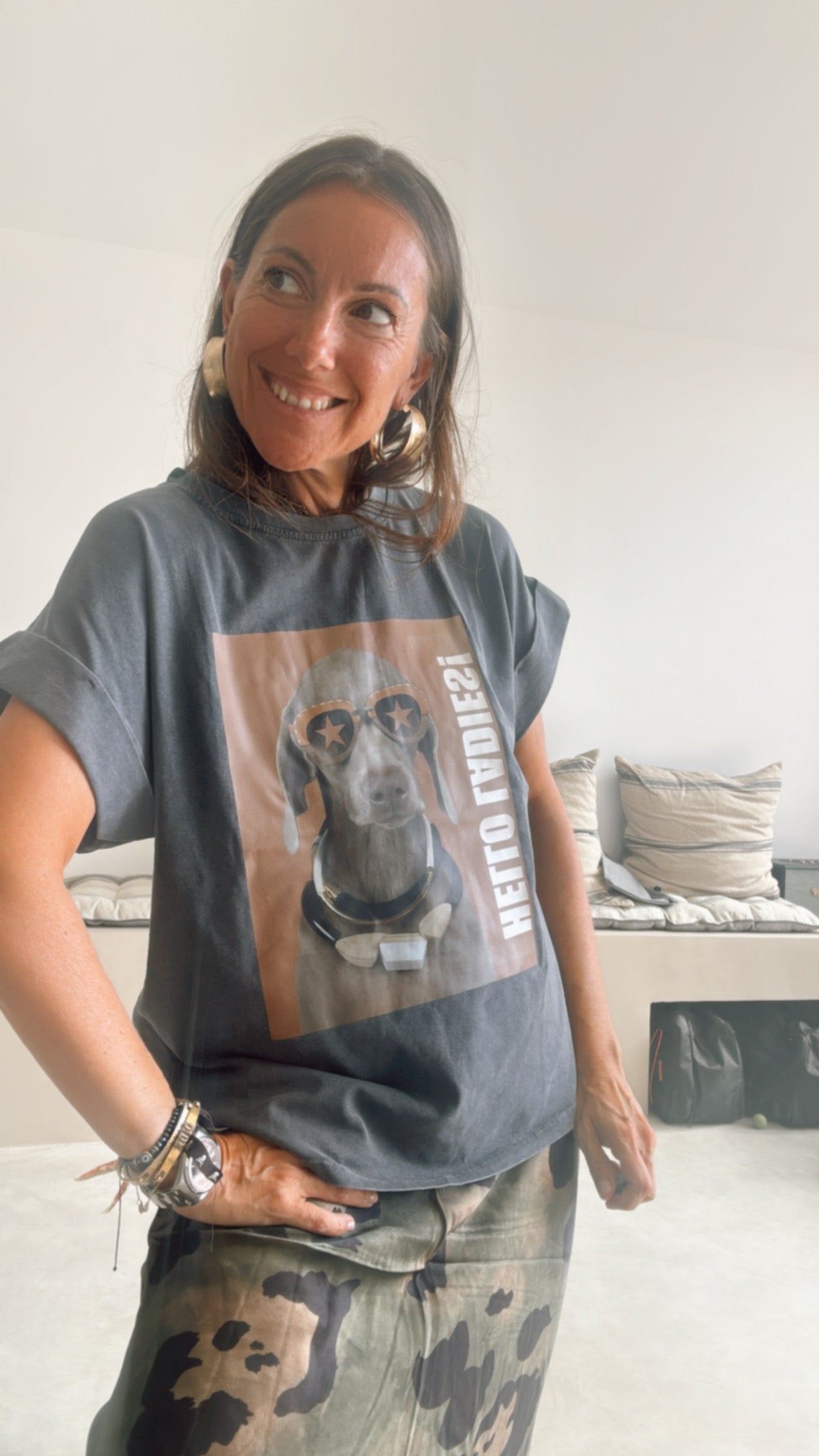 Camiseta  “Hello Ladies”